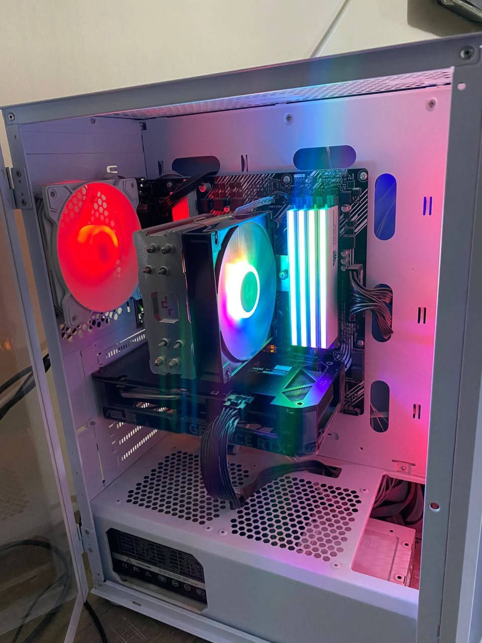 المعالج: Ryzen 7 5700X 

اللوحة الأم: ASUS B450-A II 

المبرد: DeepCool AG 400

الرامات: 32GB 3200MHz RGB 

بطاقة الرسومات: ASUS RTX 4060 

التخزين: NVMe 1TB

مزود الطاقة: 650W 80+
شاشه:msi24/165h
ماوس+سماعه+كيبورد+ماوس باده 
اقصه ضغط حراره 54 
مكاني بغداد حي اور 
تريد توصيل فقط بغداد 
السعر 1400 المايعجبه السعر ميحتاج يعلق 
***********
