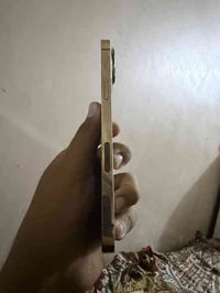 للبيع  ايفون 13 برو ماكس الذاكرة نص تيرة 512 لونة ذهبي بطارية 93 الجها...