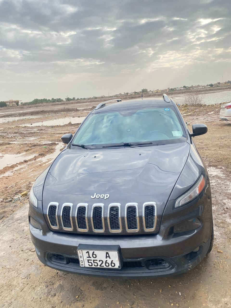 جيب شيروكي 2017
مواصفات latitude 
كاميرة, حساس ,مقعد السائق كهربائي, شاشة 
محرك v4 
سنوية حد 2030 بأسمي
تخم تاير جديد
ادامة منظومة الاحتراق كاملة 
السيارة داخلة كلين تايتل على ايدي
فقط بالعراق طار البنيد وصار بيه اثر مقدار شبر والباب الايسر طخة بسيط 
نقص بالحداية بسيط 
وفريز التبريد بتكلفة 300 الف
السعر المطلوب 130$


**إذا كنت صاحب هذا الإعلان وتريد حذفه لأي سبب، رجاءا أرسل رسالة إلى الدعم الفني**