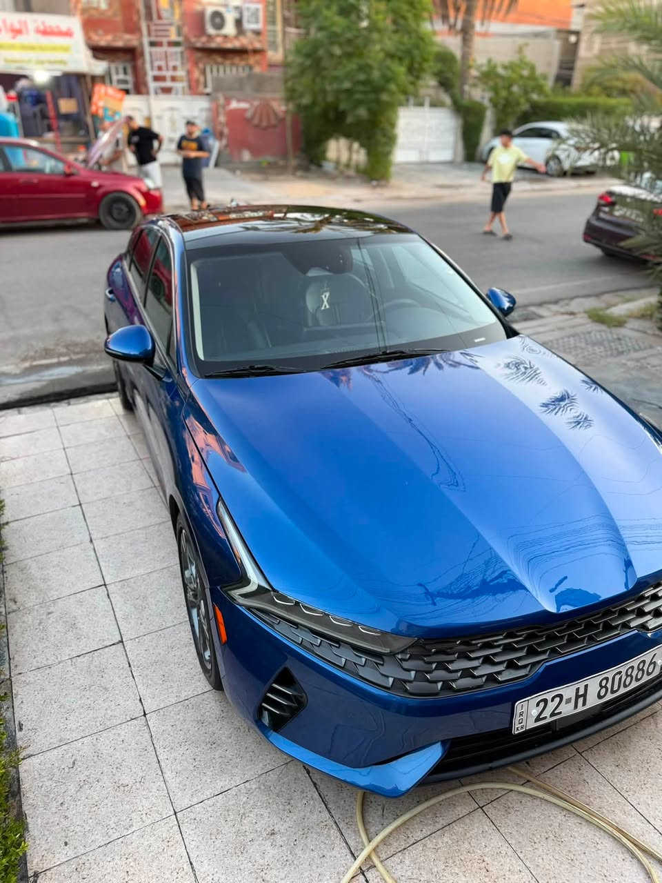 للبيع – كيا K5 GT-Line موديل 2021
🔹 فل مواصفات (Full Option):

* تدفئة وتبريد المقاعد
* تدفئة المقود (الستيرن)
* سقف بانوراما
* تشغيل عن بُعد
* بصمة تشغيل
* رادار
* نظام المحافظة على المسار
* مثبت سرعة (كروز كنترول)

🔹 حالة السيارة:

* السيارة نظيفة جدًا.
* الحادث السابق كان في باب السائق فقط.
* تم صبغ البونيت والصندوق بسبب خدوش وتخريب فقط، وليس نتيجة حادث.
* يوجد تصوير قبل الصبغ، مع الكفالة والشرط لإثبات ذلك.

💰 السعر: 16,200 دولار، وقابل للتفاوض بالمعقول.

📍 الموقع: بغداد – حي الجامعة.

📞 للاستفسار: ***********
