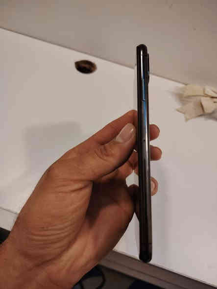 سلام عليكم جهاز إكس ماكس للبيع فقط سعر 200 بي مجال مبدل بي شاشه اصليه رقم 1 بطاريه 80 جهاز اخو جديد شخط مابي مكاني  الحله مركز. ***********
