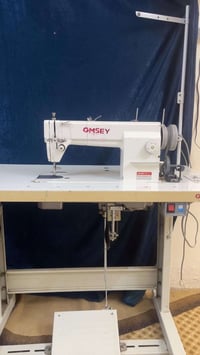 مكينة خياطة نظيفة  تحكم في السرعة  الخياطة و موطور صغير  كاتم 07700744...