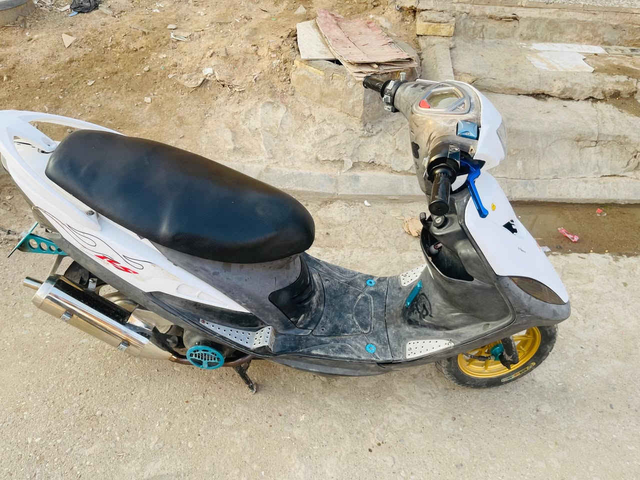 سعرها 750سلام عليكم ماكس عدلة كفالة عامة
مكينة بلاد مامفتوحة
بيها تزويد سمائي كلةة اصلي
ويل عنكبوت اصلي 
كفرات 4ولفات اصلية 
يدات بريك nsy
قبق شاصيnsy
قبق فلاوين nsy
ستان صفح nsy
براغي كاعية nsy
قاعدة رقم nsy
دشلي كيلو متر nsy
صالنصة صجيمة اصلية 
كلها شغالة عوزهاا بس باتري 
***********
مكاني حي الغدير
