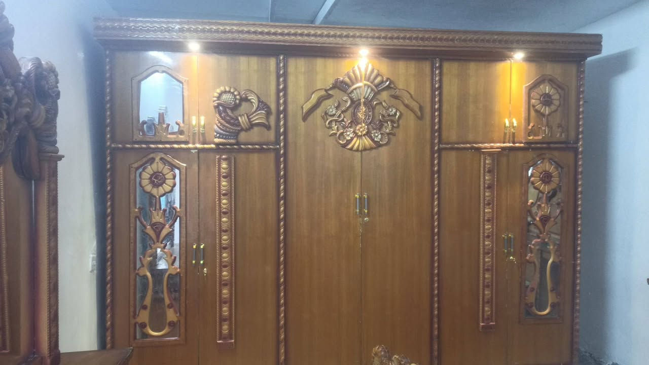 غرفه خشاب للبيع سعر 300وخمسين بيه ملاحضات شي بسيط جدن مكاني بغداد *********** بي وتساب
