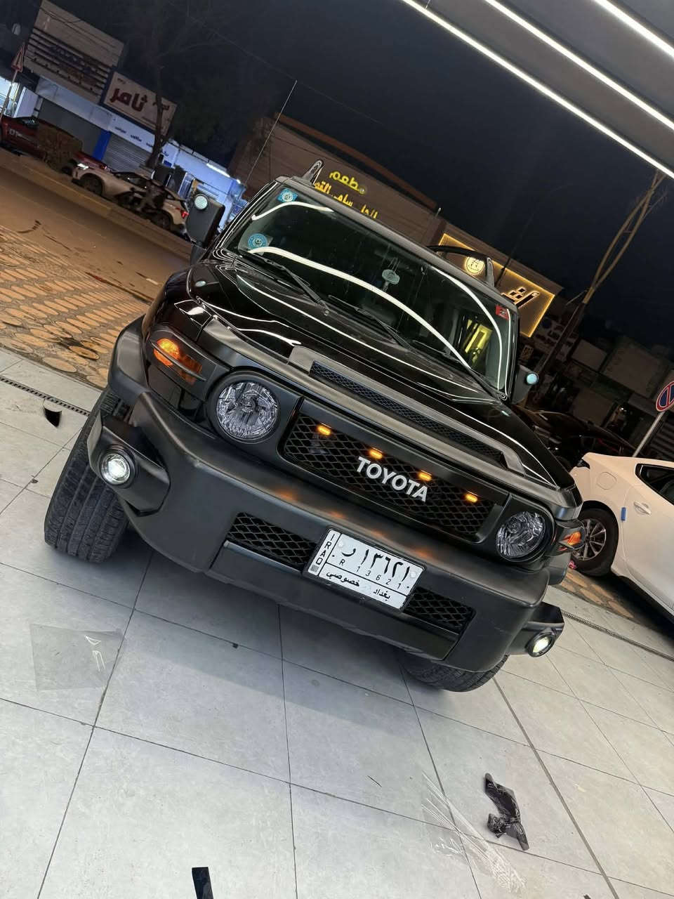 السلام  عليكم  للبيع  اف جي كروزر 2014 ماشيه 142 الف كيلو
مكفوله من الحادث والصبغ مرفعه السياره 2 انج 
سيبايه 
درج 
ترايش
قماره مغلفه ppf ضمان سنتين 
بجم زنون 
شاشه كامره السياره جديده ومصروف عليها وجاهزه من كلشي السعر 26.500 وبيها مجال مكان السياره الاعظمية اي استفسار هذا  رقمي  ***********
