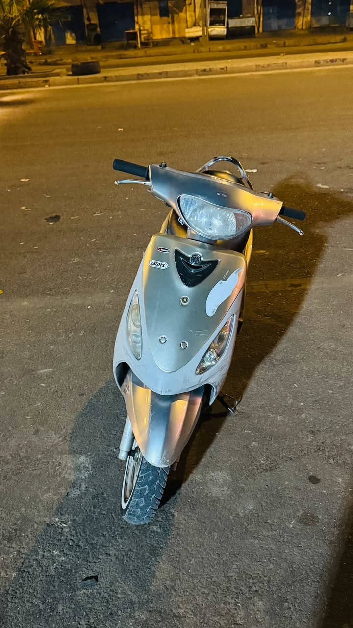 ماكس منغولي
لون رصاصي 

النظافة 100/80
 
كلشي شغال كهربائيات 

***********
