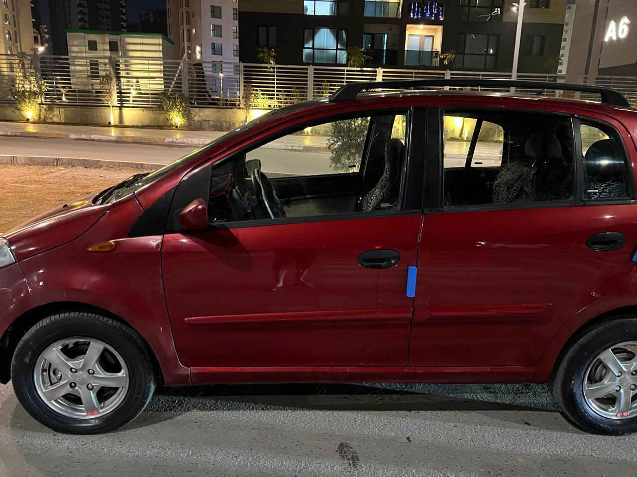 السلام عليكم حبايب من رخصه الادمن المحترم شيري A1  موديل 2012 رقم بغداد انكليزي سنويه جديده مكينه بلاديه كير اتوماتيك دشبول ممكسر ولا قطعه كلشي يشتغل كهربائيات كامله تخم تاير باتري جديد داخلها نظيف مابيها اي عطل بنيد جارد ومصبوغ وهلال جاملغ خلفي ماشيه 62 سياره حلوه ونظيفه سعرها 35 وبلعافيه عل ياخذها مكان سياره بغداد حي الجهاد قرب العاب جنه الكرخ للاتصال ***********
