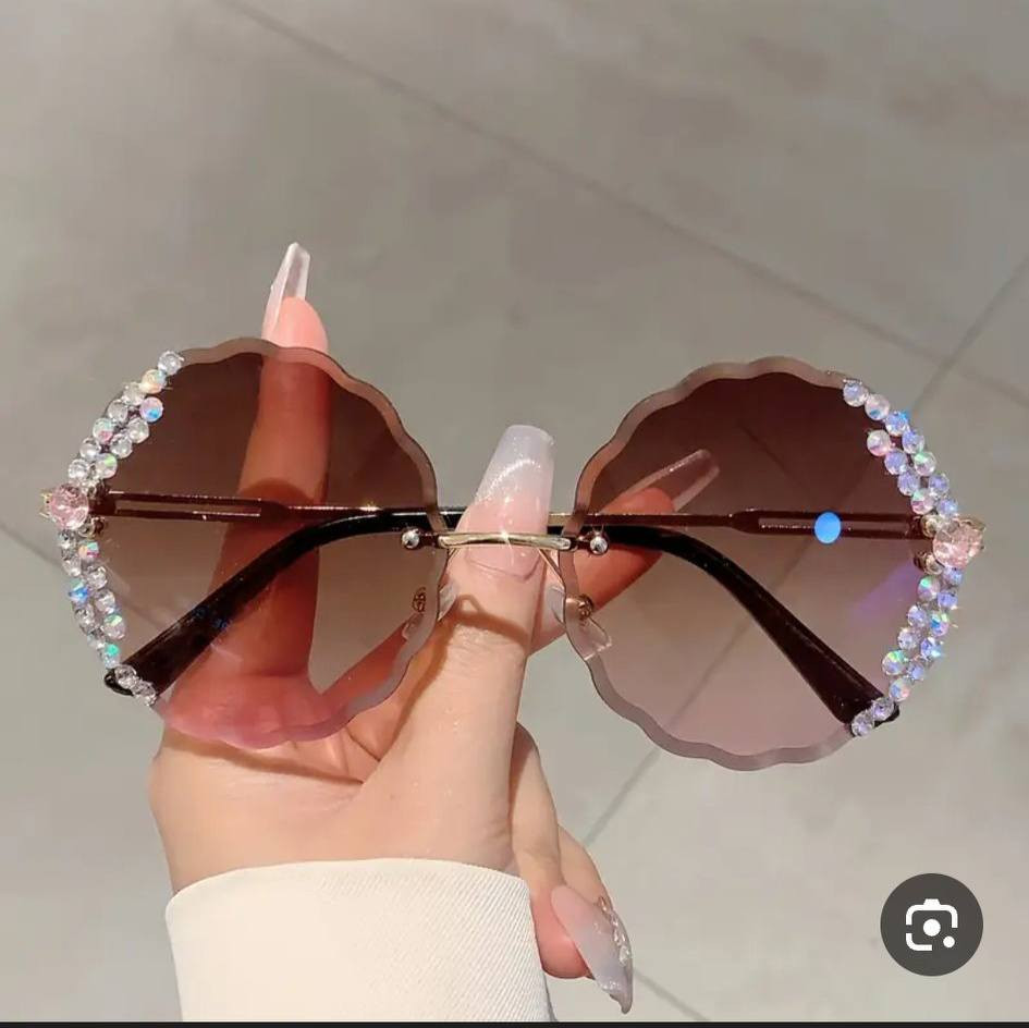 نضارات نسائية  اشبعك استوريات يومية صبغي اضفرك وانشري  واذا خليتي البصمة مالت السيارة بصفهة هاي تصعد ترند 

هذه النضارة مو بس نضارة وكبل. لا هاي تحول الجگمة صاكة 

وتحول العيون السود خضر 

اطلبيهة توصيل وخلي كشختك واناقتك مختلفة وهاي مستحيل يلبسهة اخوج لان نسائية ومابيهة نقاش 

وشرط سعرهة بلاش فقط ٥ 

تتوفر خدمة توصيل الف فقط 

عنوانا بلدروز شارع الشهداء مقابل مجوهرات ابو نادية 

متوفرة بعدة الوان 

نبيع جملة ومفرد


**إذا كنت صاحب هذا الإعلان وتريد حذفه لأي سبب، رجاءا أرسل رسالة إلى الدعم الفني**