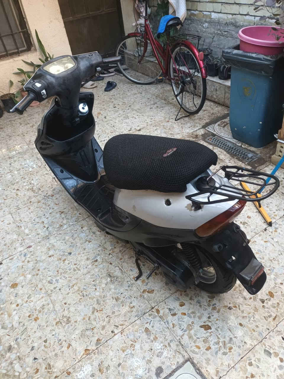 للبيع او مراوس كامله ناقصها بس باتري بيها لايت زنون 
مكان بغداد الحرية للتواصل ***********
