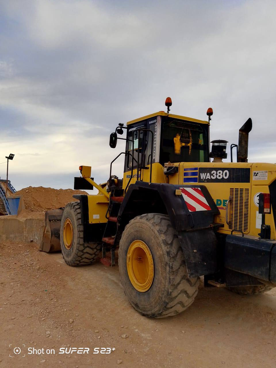 مكلف بلنشر  السلام عليكم 
للبيع شفل كوماتسو حجم 𝟑𝟖𝟎 داش 𝟓 موديل2003 منفيس اربيل
مكان الشفل الانبار القائم للإستفسار اكثر  الاتصال على صاحب الشفل 
***********
