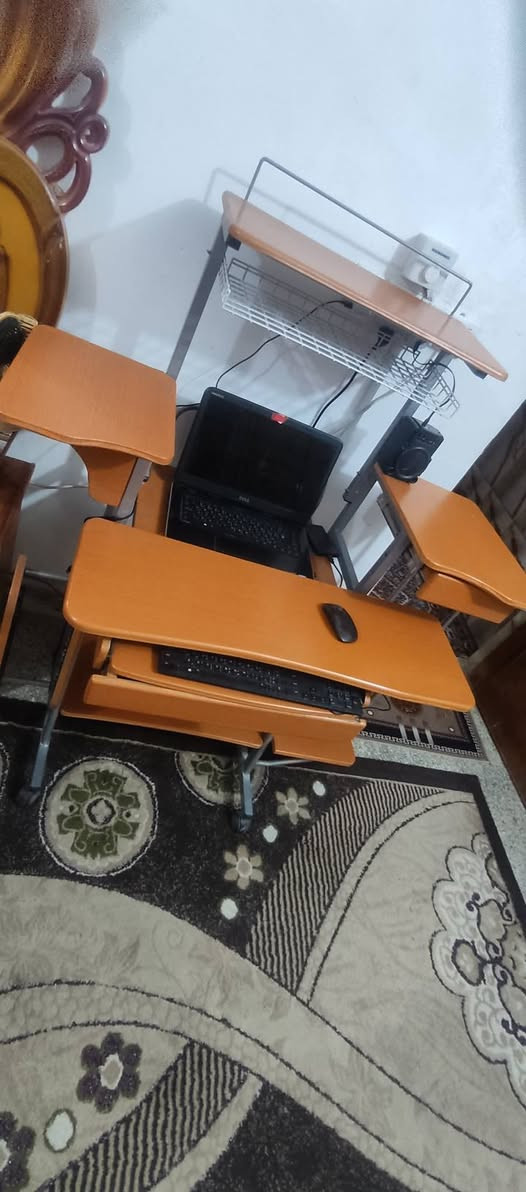 ميز حاسبه للبيع نضافه 100 % السعر 60الف العنوان/حي الخليج قرب الملعب/الرقم *********** عمارة, ميسان
