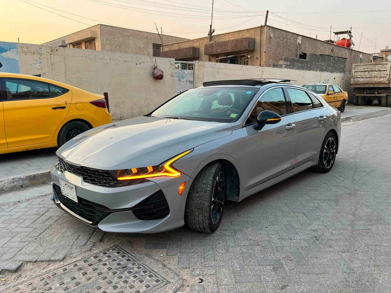 Kia K5 GT Line 2023
كي فايف جيتي لاين 1600 تيربو، داخل احمر
عداد المسافة 20 الف قابل للزيادة، حرة بأسمي تحويل ثاني يوم 
السيارة فول مواصفات بانوراما بصمة تشغيل وابواب وتشغيل عن بعد، 5 انظمة قيادة 
السيارة مال بيت ونظيفة بشكل ومعتني بيها حيل الله شاهد بانزين محسن ودهن اصلي من اول ماكصيتها لليوم ماشايفه العادي وماتعرف شنو الدوانز،واخذ بيها تراي وين مايعجبك.

السعر 172 وبيها مجال مع العلم السيارة مكلفتني فوك 21،000 
ملاحظة بيها نقص فقط رادار امامي يوكع من السعر النهائي

مكان السيارة مدينة الصدر
 
*********** متواجد واتساب وفيس
