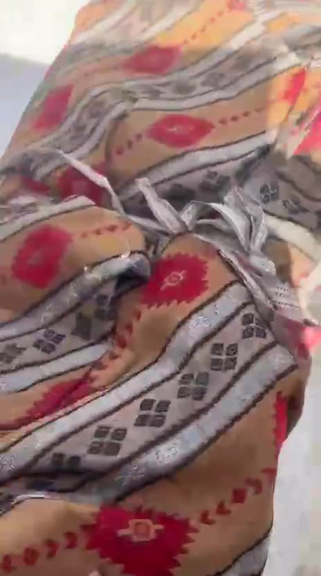 سلام عليكم شباب جادر اقماش تفصال فصلتة العام واريد ابيعة قياسة 4في2ونص ورتفاع هم 2ونص كامل حتة باب بي السعر اب 150 ولاستفسار على هاذء الرقم *********** وتساب موجود
