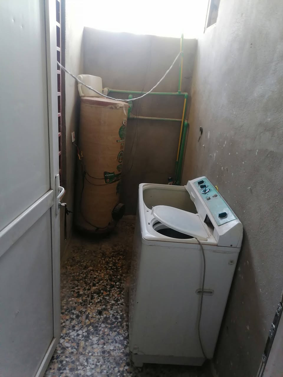 بيت للبيع زراعي طابقين ركن ٦غرف نوم استقبال مطبخ صحيات عدد٣ مؤجر حاليآ ٣٠٠ الف منطقت الرظوان مال ابومنيصيرصادعلى البزل جميع الخدمات متوفره مدارس جامع مولد مي كهرباء  السعر ٦٠ مليون ***********  ***********
