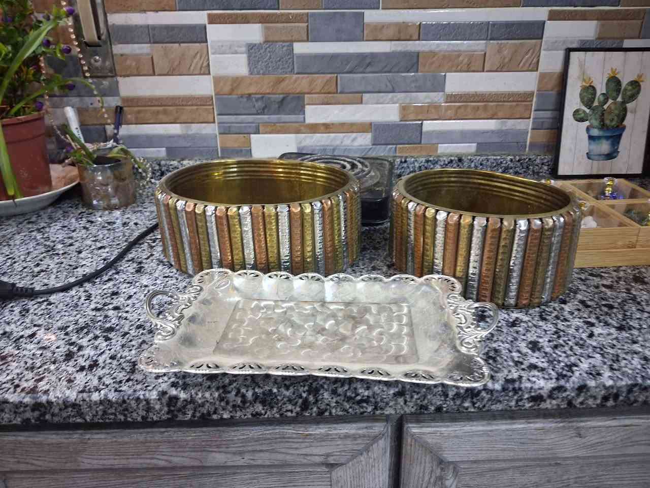 مضيفتين نحاس تركي + مضيف فضة (مطلي فضة) – قطع أنتيكا مميزة
طقم فاخر يتكون من:
مضيفتين نحاس تركي أصلي بتصميم مخدد ومميز
مضيف (صينية تقديم) مطلي فضة بزخارف أنيقة كلاسيكية
✨ القطع قديمة وتحمل طابع أنتيكا جميل
✨ شغل متين وجودة عالية
✨ مناسبة للضيافة أو الديكور الراقي
📏 الحجم: كبير وعملي
💎 الحالة: جيدة جداً كما هو موضح بالصور
💰 السعر: مناسب جداً للطقم كامل
🚚 يتوفر خدمة التوصيل


**إذا كنت صاحب هذا الإعلان وتريد حذفه لأي سبب، رجاءا أرسل رسالة إلى الدعم الفني**