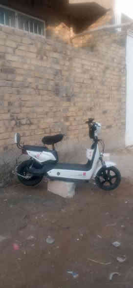 سلام عليكم دراجه شحن للبيع حله حي الزهراء الدراجه شغاله وغراضها كامله سله ومري وجاملغ الخلفي السعر200وبيها مجال بيع مستعجل***********
