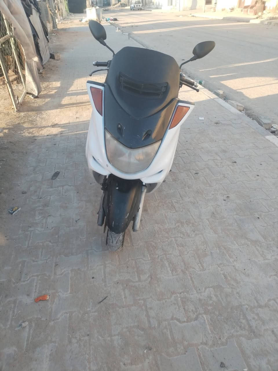 سلام عليكم دراجه للبيع ما جسته نضيفه رايدهه 400 مكاني نجف ***********
