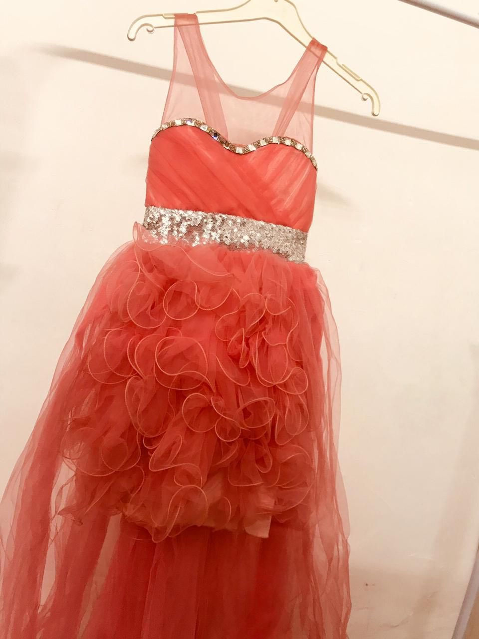 عدكم مناسبه قريبه
بنات هذه البدلات مالتي وكلها ماخذتها جديد يعني نظيفه والأسود لابسته مره وحده أخذته جديد موديل هسه 
الأسعار ابيعها بنص السعر أو اقل


**إذا كنت صاحب هذا الإعلان وتريد حذفه لأي سبب، رجاءا أرسل رسالة إلى الدعم الفني**