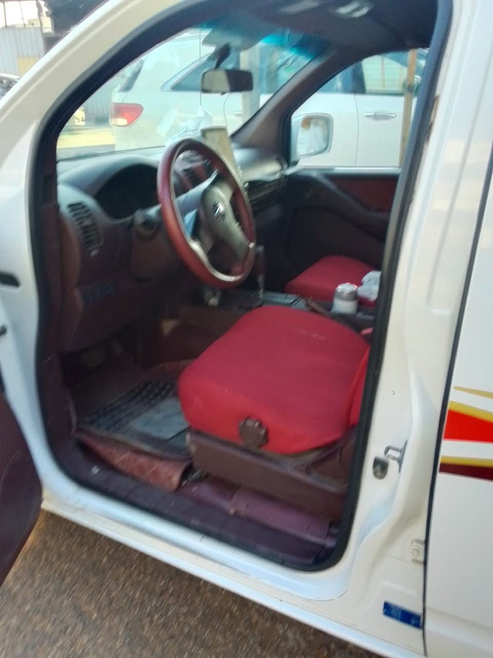 السلام عليكم سيارة نيفارة للبيع موديل 2012 تخم تأير سيارة جديدة من صدر وحدادية نضيفة سيارة جاهزة كل نقص مابيها السعر 120ورقة وبيها مجال مكاني بغداد العبيدي رقم ***********
