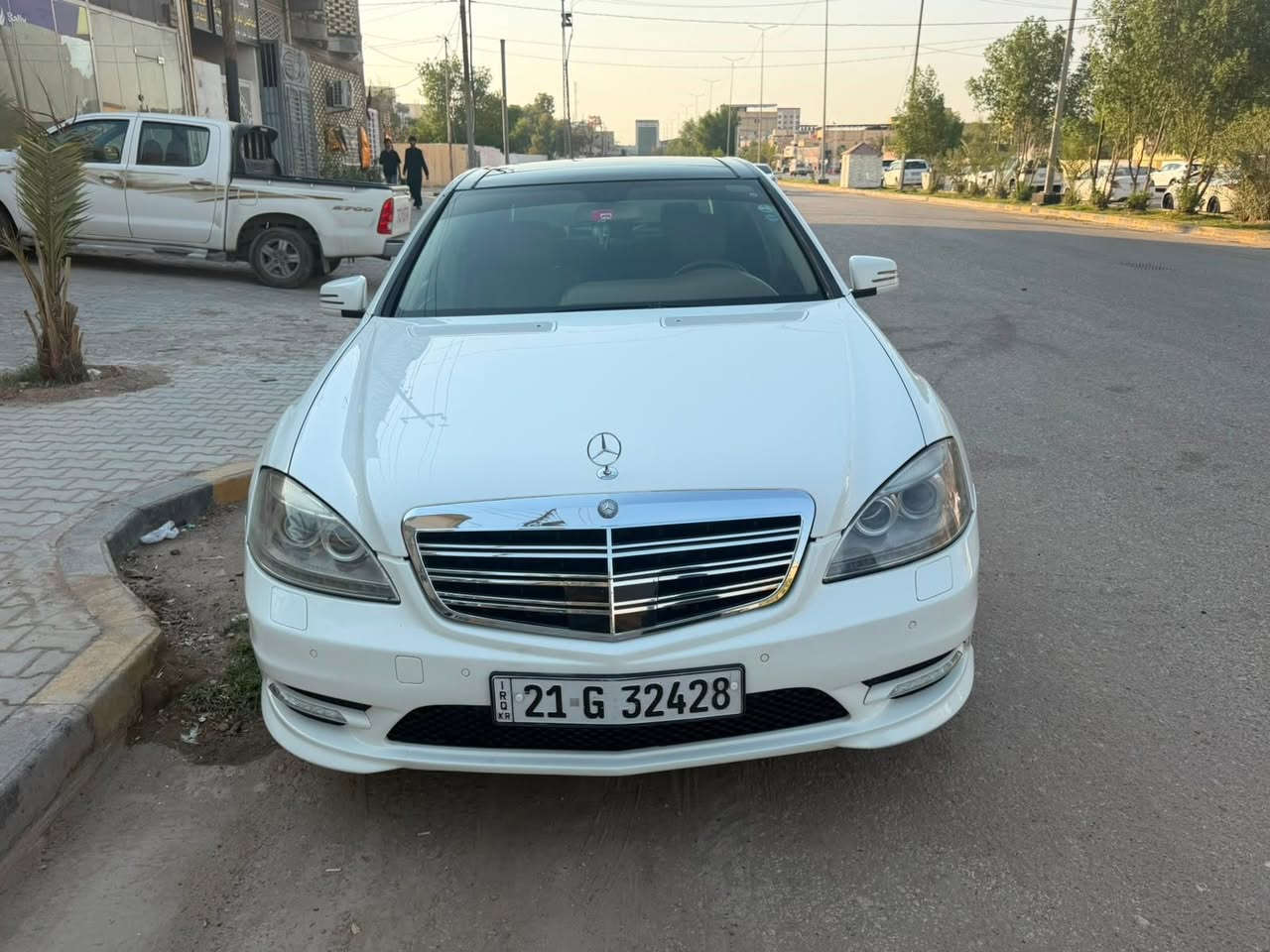 للبيع مرسيدس S350
فول موصفات 
بصمة 
وارد خليجي
بنوراما 
باب طويل 
بردات خلفي وجوانب 
داخل عسلي 
مكينه وكير بشرط 
تبريد ثلج 
رقم سليمانيه الجديد 
تحويل وكالة عادي 
حداديه جديده 
موديل 6 محدث 13 
بيبان شفط 
بيها قطعتين صبغ جمالية 
مكان السياره نجف 
سيارة جديدة مابيها نقص 
مال جناي 
بيع او مراوس بأقل منها
***********
