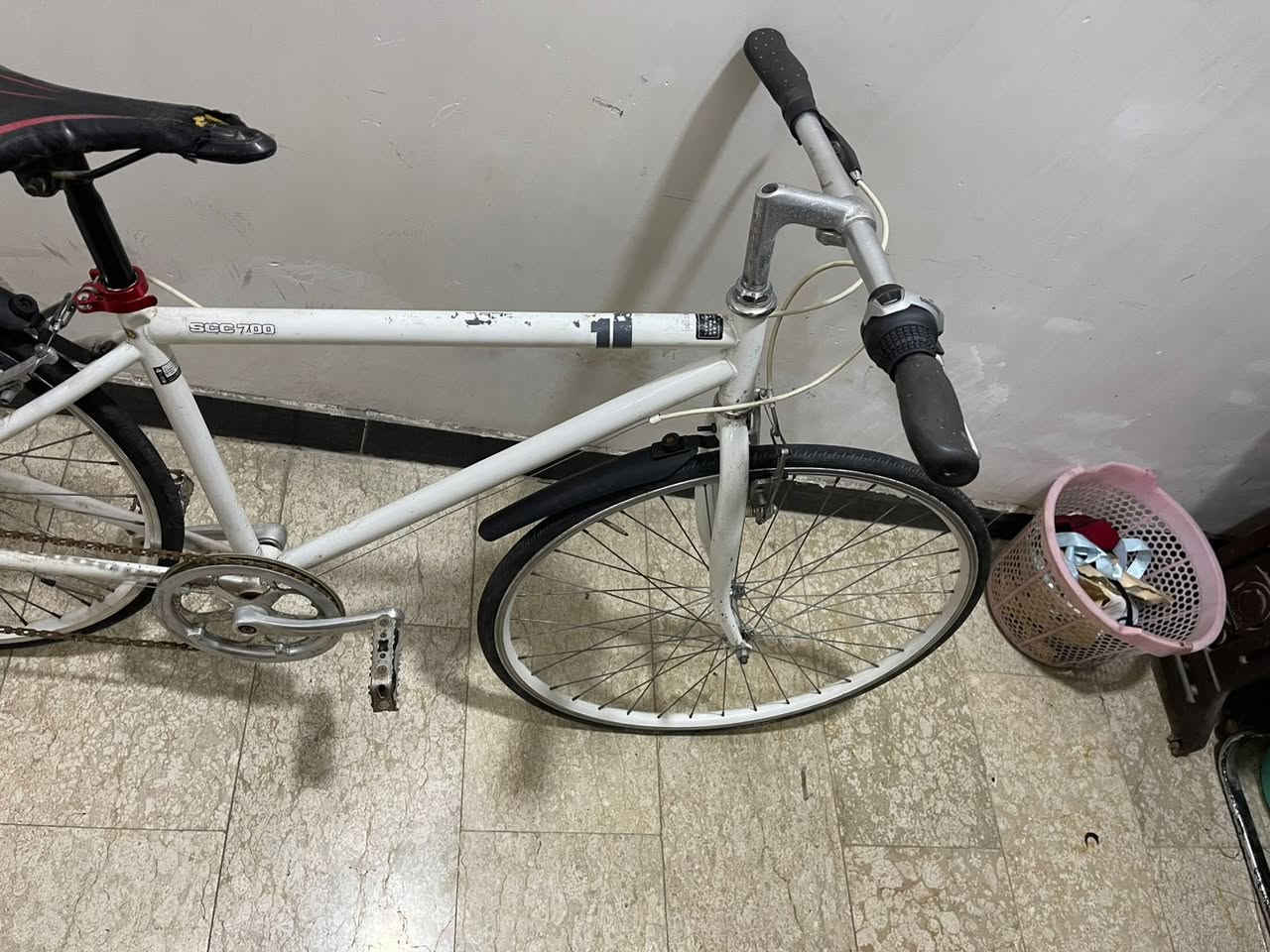 السلام عليكم
باسكال كلش نضيف اي نقص مآبي كله نضيف وجديد ياباني اصلي حجم ٢٨ 
سعره ب ١٢٠ وبي مجال مكاني بغداد حي جامعه ***********
