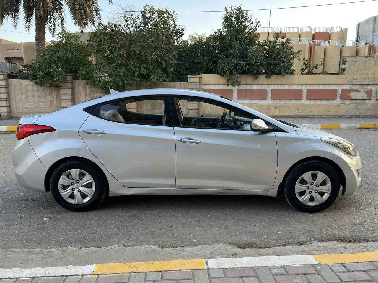 السلام عليكم 
للبيع هوندا ألنتر موديل 2011 بيه صبغ جاملغ خلفي + وباب خلفي بدوان دواخل + قبق الجنطه مبدل نفس الون مكينة 1600 شرط لا تنقيص ولا تبخير صدر أمامي 
وخلفي شرط جام  أوتو كير اوتو 
‏السيارة جاهزة من كل شيء من الصدر +تايرات + كهربائيات + تبريد + تدفئة شغالة
السونار مرفق مع المنشور 
‏ رقم أربيل الدولي سنوية جديدة 
هزه جديدة يعني شرط تحويل
‏السعر 97 وبيه مجال للشراي 
‏الاستفسار ***********
