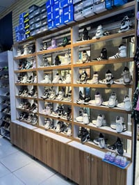 للبيع فاترينات عدد 6 قياس الارتفاع 240 والعرض 90 شغل درجه واله خشب 18 ...