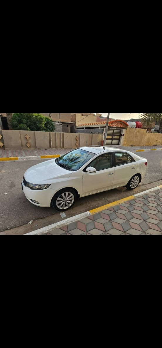 سيراتو ٢٠١٣ فول موصفات عدا البصمه مكينه كير صدر امامي خلفي جديد سياره نضيفه جدآ وجاهزه من كلشي رقم بغداد بأسمي رقم دولي سنويه هزه فحص كله جديد سياره مكفوله من الصبغ والتبديل  بيه بارد ***********السعر ١١٠
