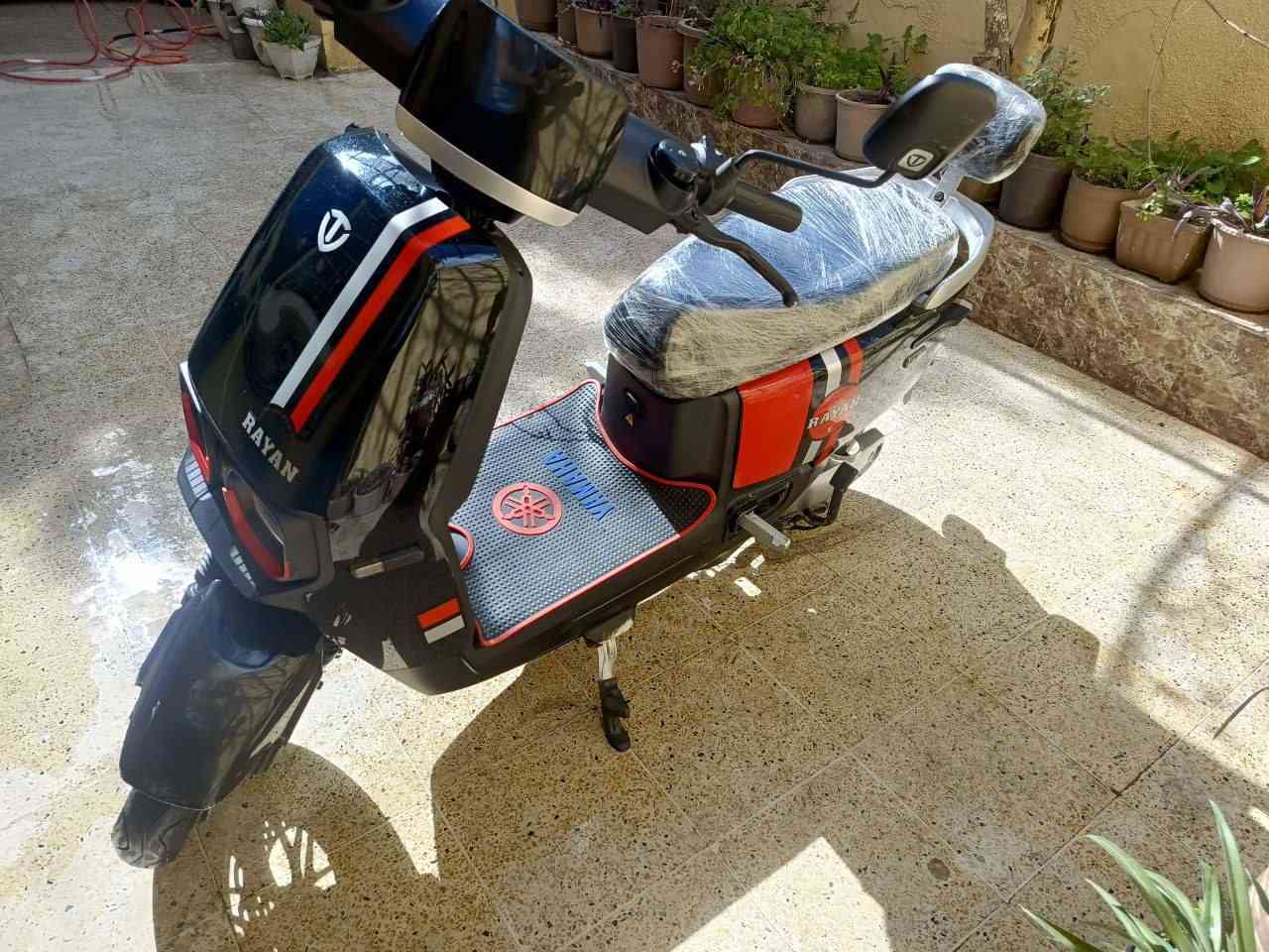 ماطور للبيع كهربائي على الشحن(EV).
ماطور للبيع  (شركة الريان) الغني عن التعريف.  
 ملحقاته: 
شاحنة اصلية + بصمة. 
مكاني موصل الايمن 
السعر عالخاص 
او على الواتساب 
***********
