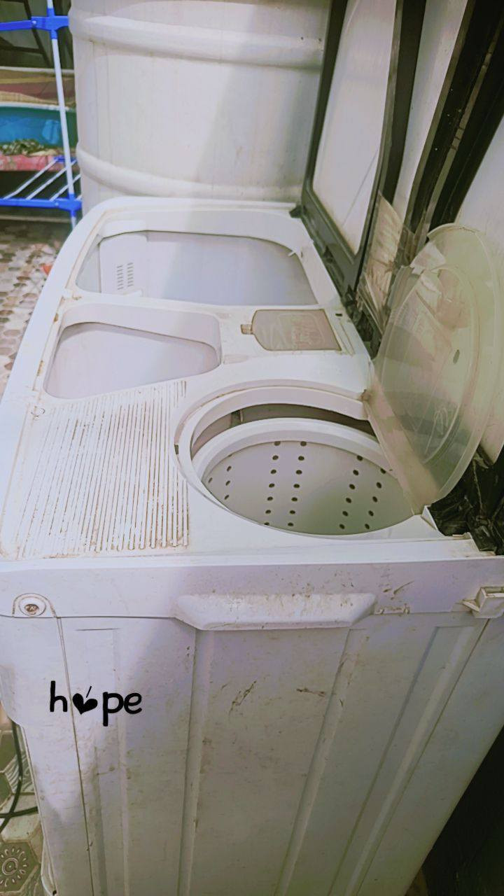 غساله عاديه حجم كبير نظيفه ماداخله تصليح غسل وتجفيف وجرار لوضع التايت ومكان لغسل الجواريب  ومكان بالمقدمه لوضع مساحيق الغسيل كما واضح بالصوره الشراي على الخاص


**إذا كنت صاحب هذا الإعلان وتريد حذفه لأي سبب، رجاءا أرسل رسالة إلى الدعم الفني**