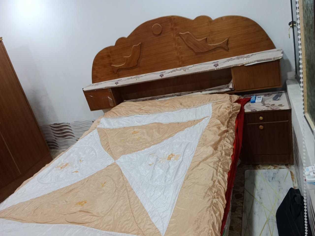 غرفة نوم للبيع النظافة مثل ما موضحة بالصورة السعر 350 التواصل على ***********/ ***********
