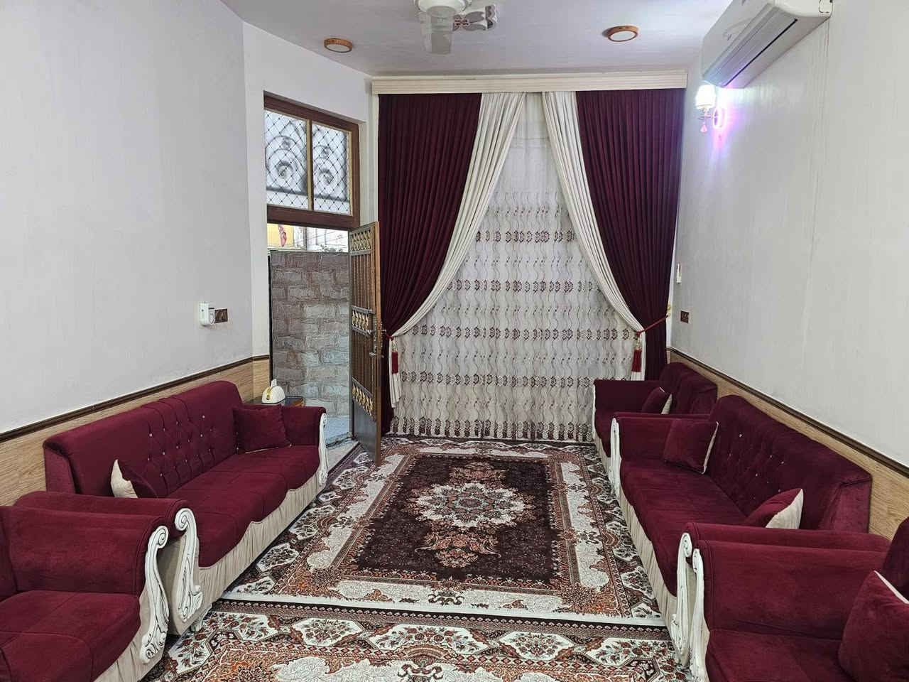 سلام عليكم
بيت طابو للبــيــع /   طـــابـــقـيــن/
مساحه البيت /115/
في الجته شارع /20/ ماي +مجاري + تبليط ارصفه +كهرباء 
تفاصيل البيت كونكريت مسلح الطابقين  بناء مرتب كلش
الطابق الاول
مطبخ
براني كبيره
صاله كبيره
صحيات داخليه وخارجيه
الطابق الثاني
غرفتين بيهن اسويت
وصاله كبيره
السعر خاص
اي استفسار اتصال على الرقم ***********
او مراسله الصفحه
