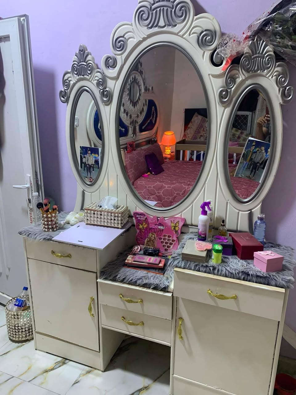 السلام عليكم غرفه اخشاب للبيع وشراء يتصل.
***********
