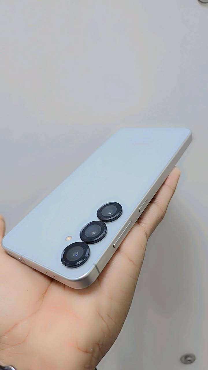 اس 24 اف اي شرق اوسط وكاله عين الفهد ذاكره 256 خطين نظافه فووووول السعر 575 اتصال ***********
