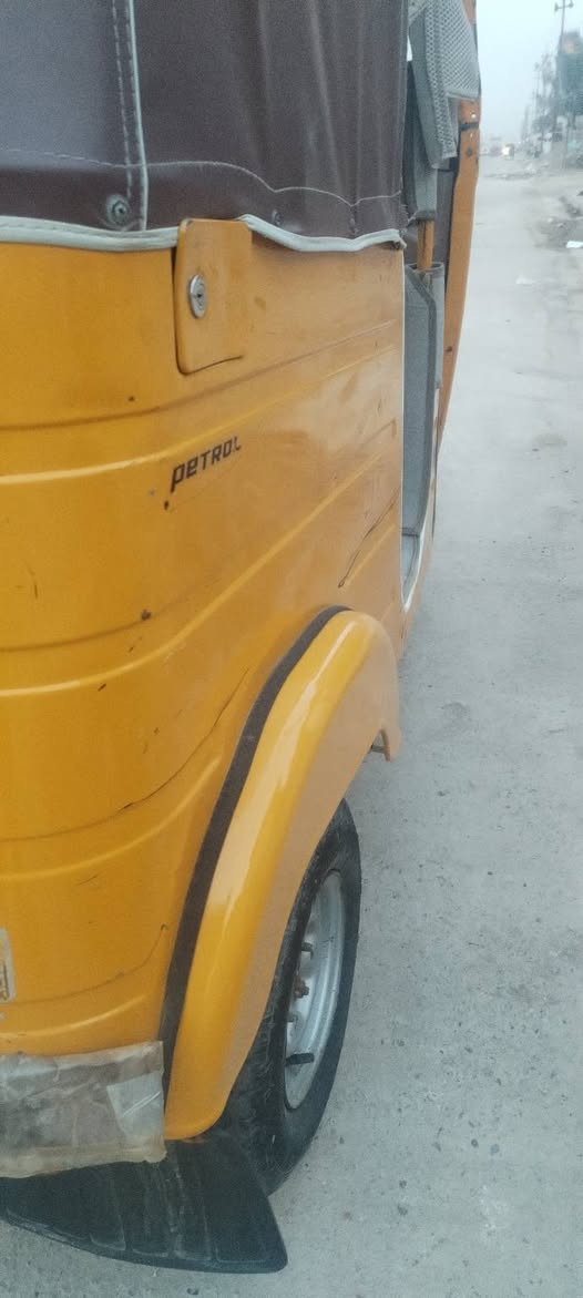 السلام عليكم تكتك ١٩ مضلع رقم وسنويه تكتك جاهزه اي نقص مابيهه تخم تاير دوشمه سفريات تكتك لا ضربه لا صبغ مكينه ناعمه لا تنقص ولا تبخر ناعمه بيهه بس دوس معمرات سعر ٦١٠٠ وبيهه مجال مكان الرشاد ***********
