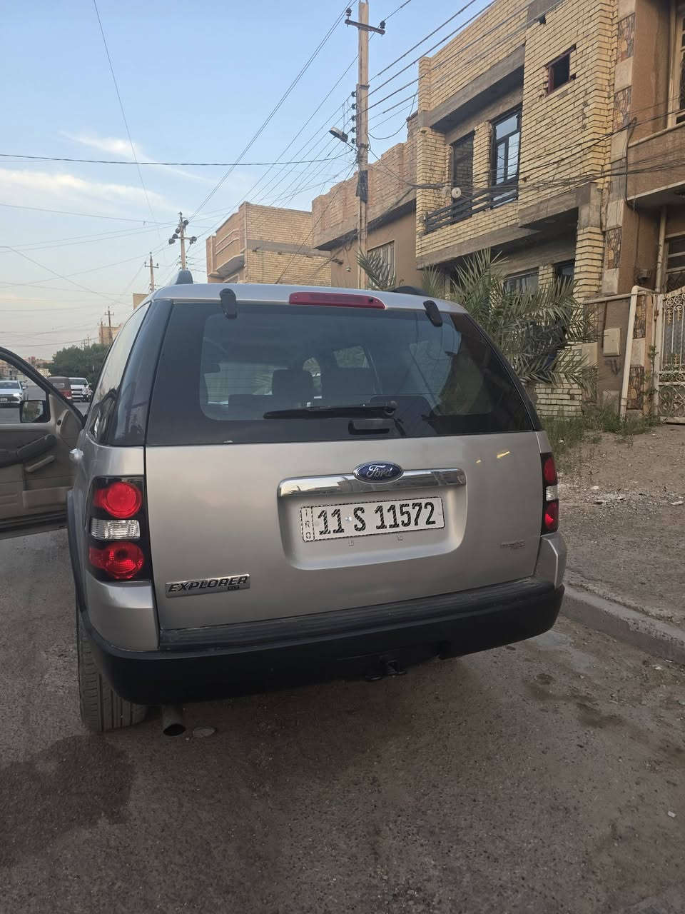 السلام عليكم ..للبيع اكسبلور فورد ٢٠٠٧ سياره نظيفه محرك كير وكاله مبدلات تبريد ثلج مرقم بغداد باسمي السعر ٩٠ وبي مجال قليل للطيبين للاستفسار الاتصال ع رقم ***********  مكاني بغداد الشعب

