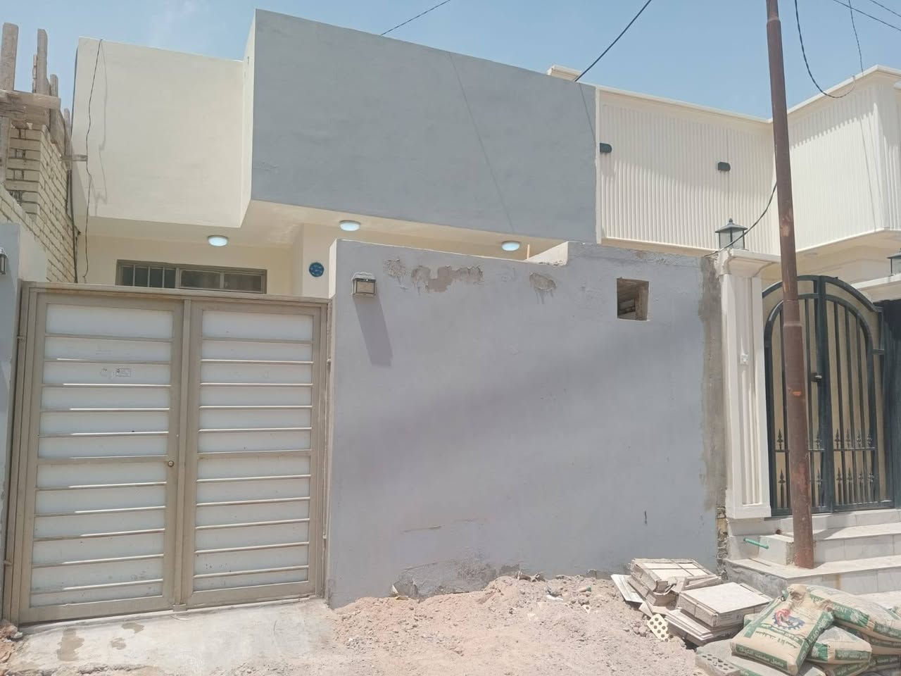 بيت 100 متر للبيع بالنجف شارع الصب عمود ٣٢١ خط اول بيع مستعجل خدمات كاملة

للاتصال *********** وأتساب السعر
مناسب جداً النجف, العراق
