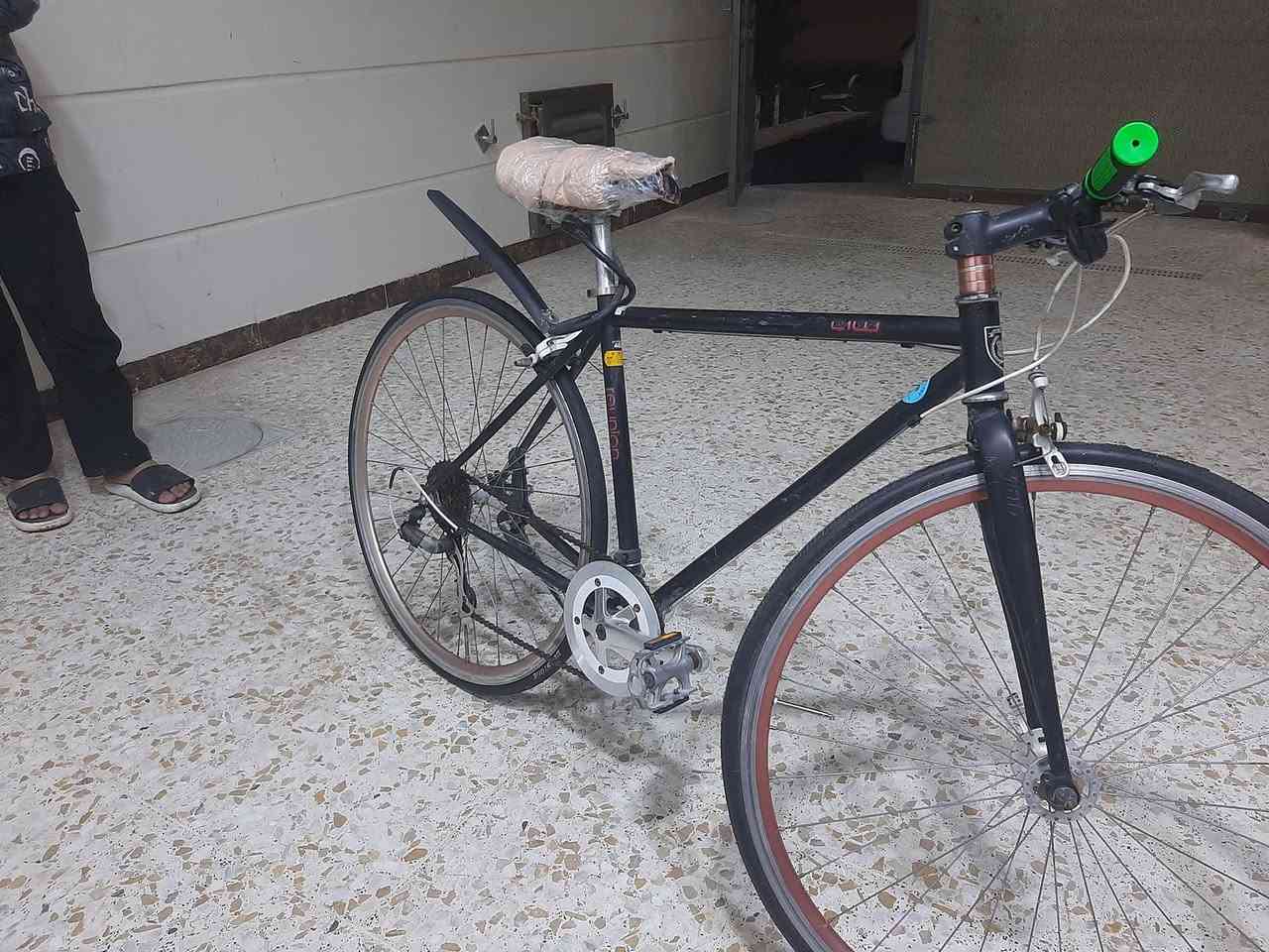 سلام عليكم بايسكل للبيع 
نضيف جداً 
بريكات شغاله 
كير شغال
السعر ٩٥الف وبي مجال قليل جداً
مكاني المحموديه حي العسكري 
تواصل على هاذه الرقم وبي واتساب
***********
