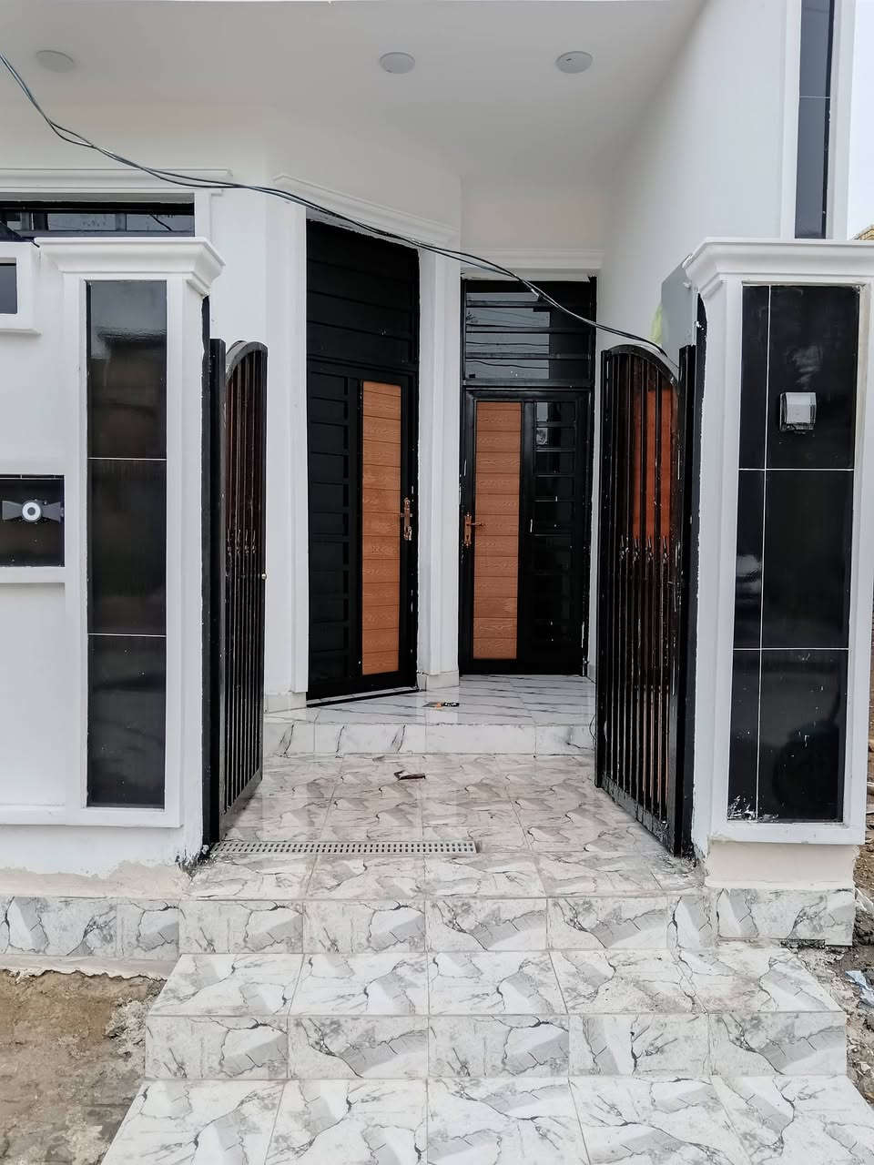 مشتمل للبيع مساحه 100متر ب الخدمات حي الحوراء شارع أبو الفضل رقم العقار ٢٣١٠ سعر ٧٤  مع المجال لاستفسار ***********
