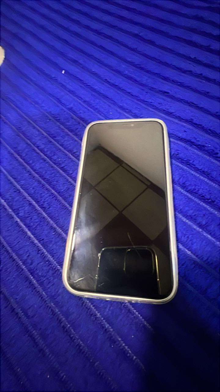 ايفون ١١ محور. ١٧. بطاريه ٩١ ذاكره ١٢٨ 
السعر.  ٢٥٠ 
***********
