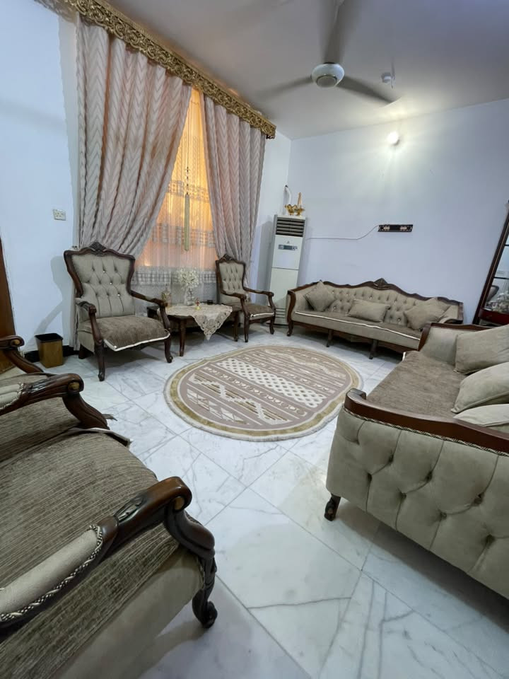 بيت للبيع 
كفاءات حي الوحدة طابو زراعي سند 25
المساحة / 100 م مربع
التفاصيل / طابقين
الاول / مطبخ + هول + استقبال + غرفة نوم + صحيات 
الثاني / غرفتين +صحيات + سطح اول 
للاستفسار اتصل : 
***********
