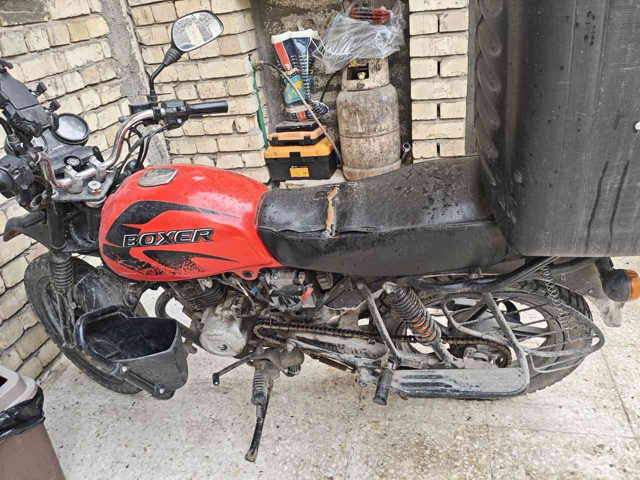 سلام عليكم 
دراجة بوكسر موديل 23مكينة مجفتة بس مابيهة تبخير ولا تنقيص يحتاجلهة ترتيبات مكاني الزعفرانية سعرهة 750الف وبيهة مجال بسيط كلش مستعجل علا بيعتهة رقم ***********
