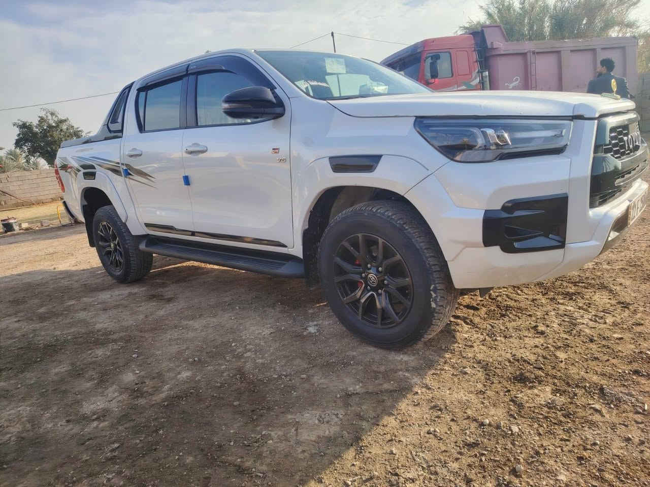 السلام عليكم للبيع هايلوكس جي ار ٢٠٢٣ فول مواصفات رقم أربيل كفاله عامه حسب علم السونار ماشيه ٤٧ الف حقيقي للإستفسار اتصل *********** او *********** المكان السياره بغداد
