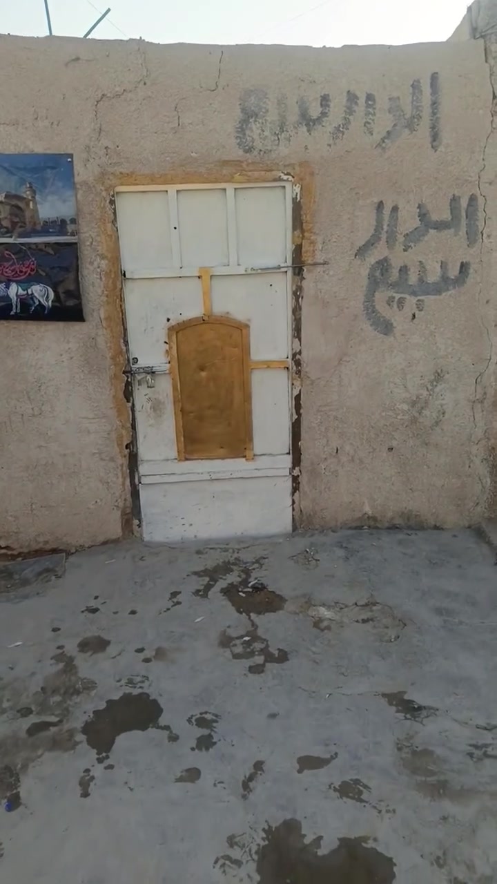 سلام عليكم بيت اللبيع مساحته 100متر في منطقة أم الكبر والغزلان قرب ملعب ابو وعد رياضي يحتوي على غرفتين وصاله ومطبخ وحمام السعر 20 وبي مجال ***********
