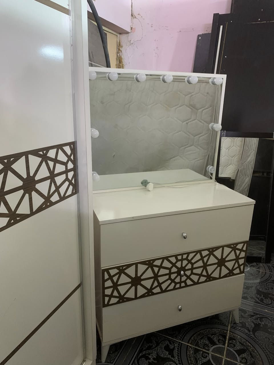 غرفه تركي ٣٥٠ جدا نضيفه مكان الزهور. ***********
