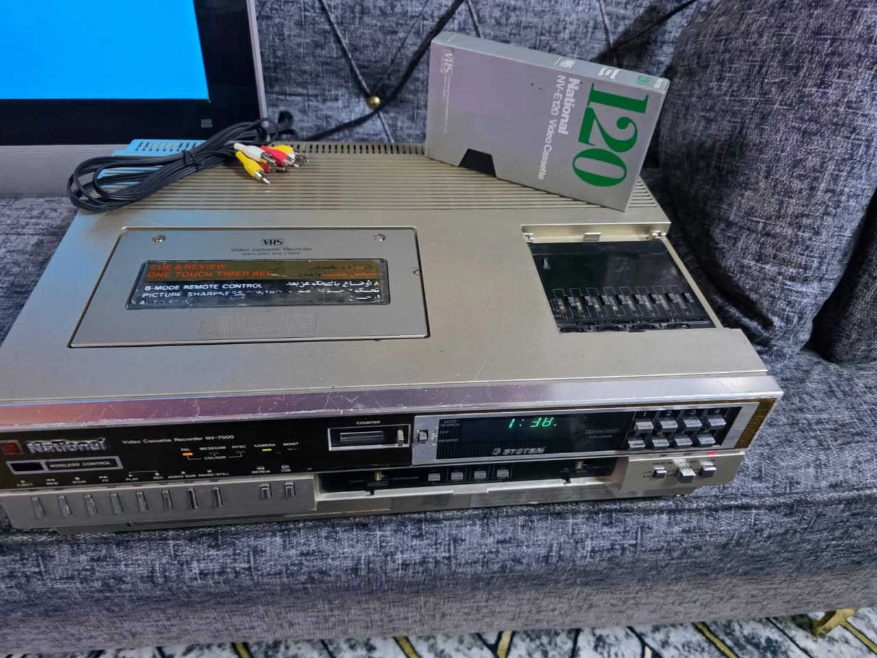 السلام عليكم فديو كاسيت ناشوال مديل7500 ياباني شغال نضيف عرض وتسجيل نضيف سعره60الف 
للتواصل ***********
