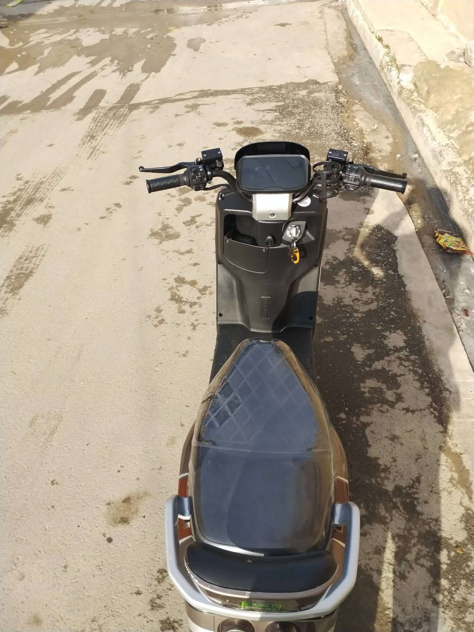 السلام عليكم  ماطور نوع 318 للبيع
1 البطاريات شرط الفحص اذا مو جدد مرجوع 6بطاريات 
2 نضام الرجوع للخلف R
3 مثبت سرعه ااسرعه الحقيقيه 70 يقره بل شاشه 90
4 بريك امامي خلفي دسك دهن 
5 دبل بصمه او سويچ  تشغيل عن بعد 
6 هورن +لايت عالي ناصي زنون +اشاير كلو شغال او شرط 
فقط ناقصو طفاريه او الودسه مفطره 
السعر من لاخير قفل 500 قفل قفل 
اي استفسار رقمي بي واتساب 
*********** 
مكاني موصل جانب لايسر
