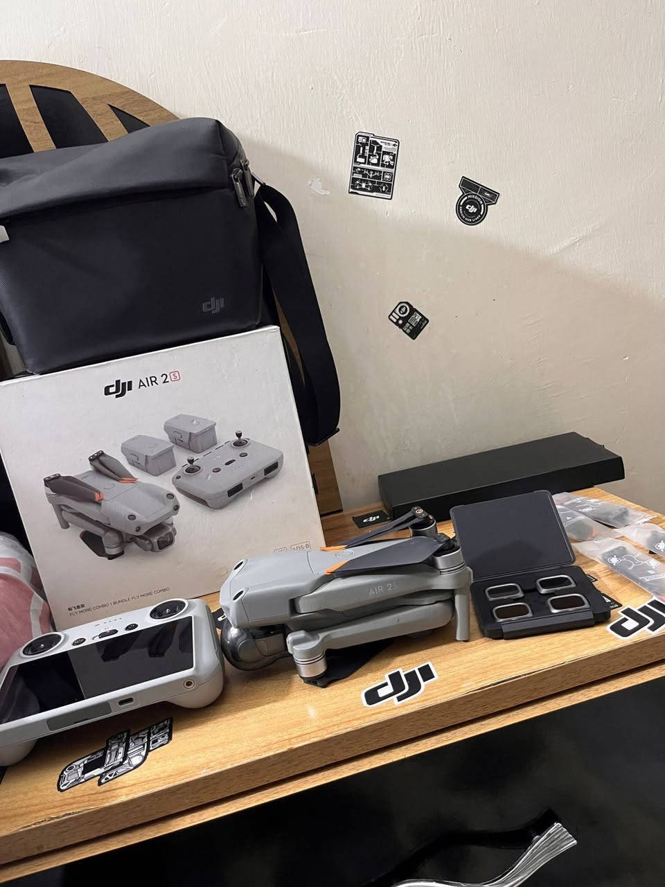 السلام عليكم 
dji.  
الوحش 
AIR.  2.  S.  
اير تو اس درون مستعمل 
بنضافه 99/100 
كلش وجدا نضيف كومبو 
كامل ملحقات 
السعر مليون و300 قفل 
***********
