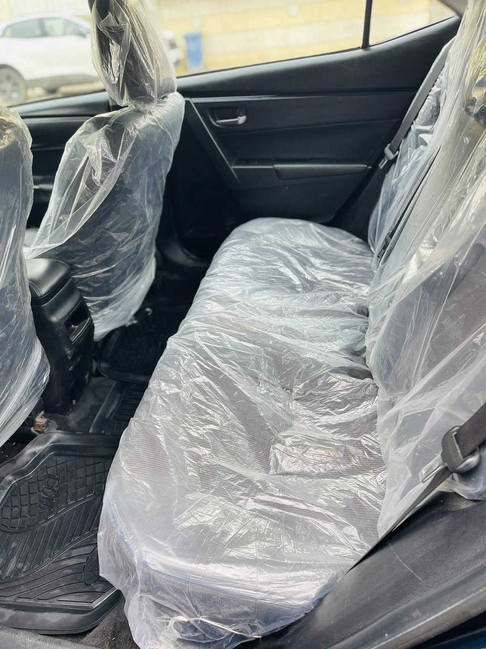 السلام عليكم كورلا للبيع (بدون مراوس) موديل 2018 بيهة صبغ جاملغ وبنيد رقم شمالي وبسمنة تحويل ثاني يوم ماكو اي شكال 
مواصفات السيارة
(1) شاشة كبيرة + كامرة خلفية
(2) اشاير بل مري+ تحكمات ستيرن
(3) مكينة ١٠٠/١٠٠+ كشنات جلد
(4) كير درجة اولى
(5) صدر وتبريد وتدفئة مكفولات
(6) ميكانيكيات وكهربائيات وحدادية ١٠٠/١٠٠
(7) تخم تايرات جدد+ داخل غرفة جديدة
(8) السيارة جاهزة مابيها اي نقص
(9) السعر ( ١٢٤ ) ورقة وبيها مجال 
(10) المكان بغداد الكرخ للاستفسار ***********
