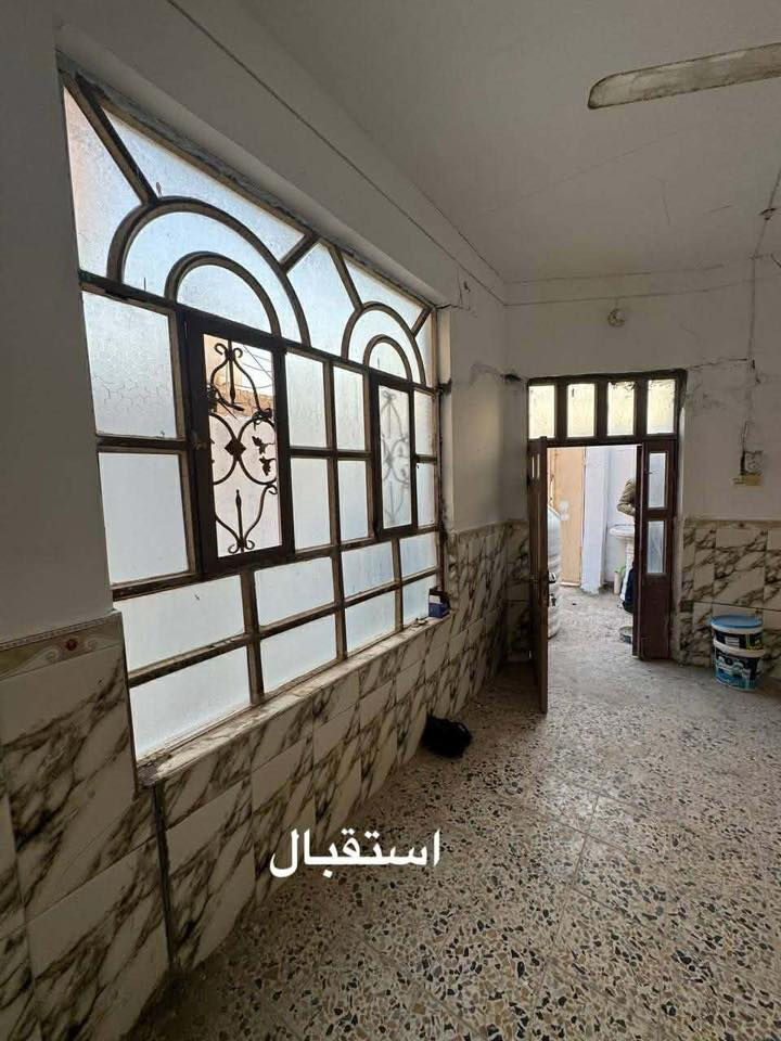 دار للاجار 

موقع : شارع المطار القديم قرب مدارس القصواء مقابيل مخبز الامام الحُسين 

يتكون البيت من استقبال وصاله وغرفه وصحياا داخليه وخارجيه طابق واحد 100 متر 

اجارة 200 
رقم الهاتف ***********
